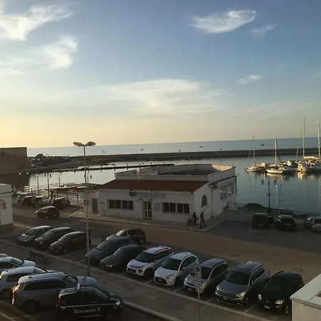アパート Casa Del Marinaio オストゥーニ